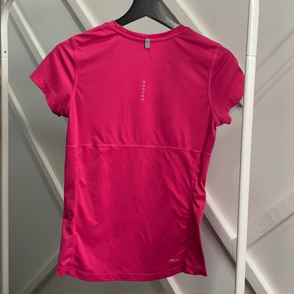 Women’s Nike Dri-FIT Miler T-Shirt - Picture 4 of 4